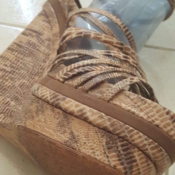 Vero Cucio Wedges - Picture 3 of 8